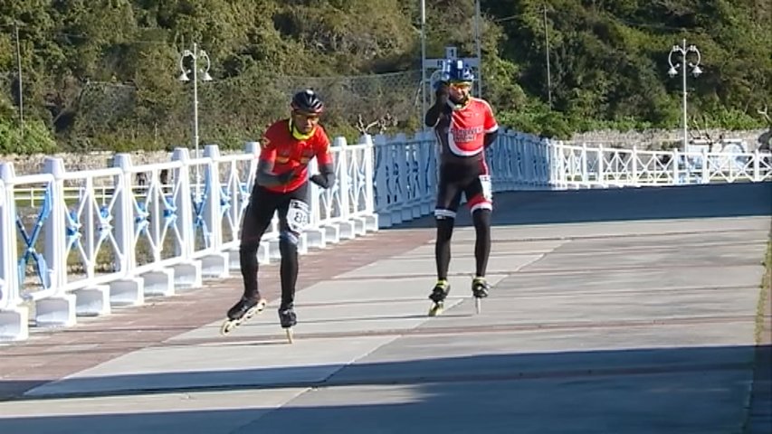 Primera carrera de la temporada de la roller serie por las calles de Ribadesella