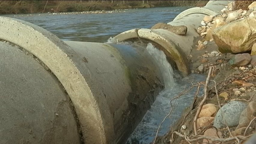 Rotura del colector de saneamiento entre los concejos de Cangas de Onís y Parres