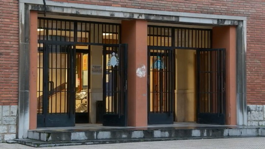 Entrada a la facultad de Ciencias en Llamaquique, Oviedo