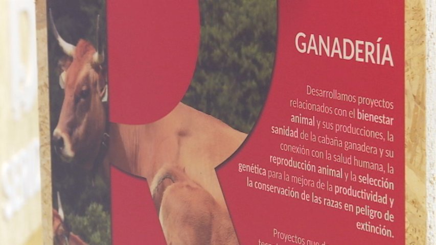 Cartel en una exposición con miles de muestras genéticas del Serida en Grau
