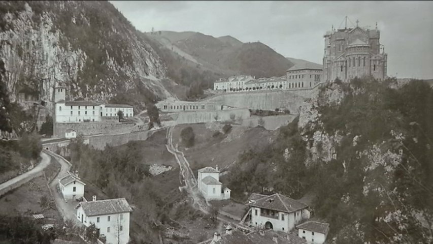 Fotografía histórica e inédita de la construcción de la basílica de Covadonga