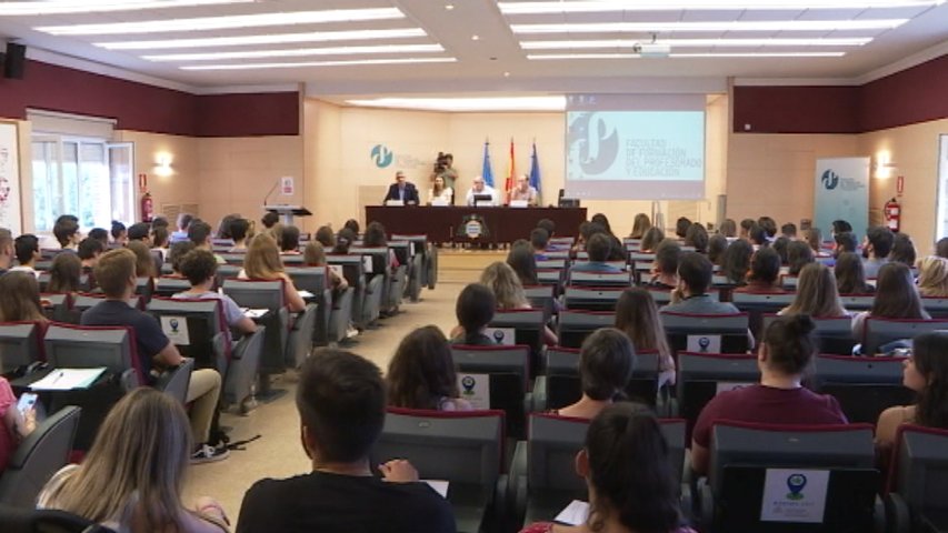 Alumnos en la inauguración del Máster Universitario en Formación del Profesorado en la Universidad de Oviedo