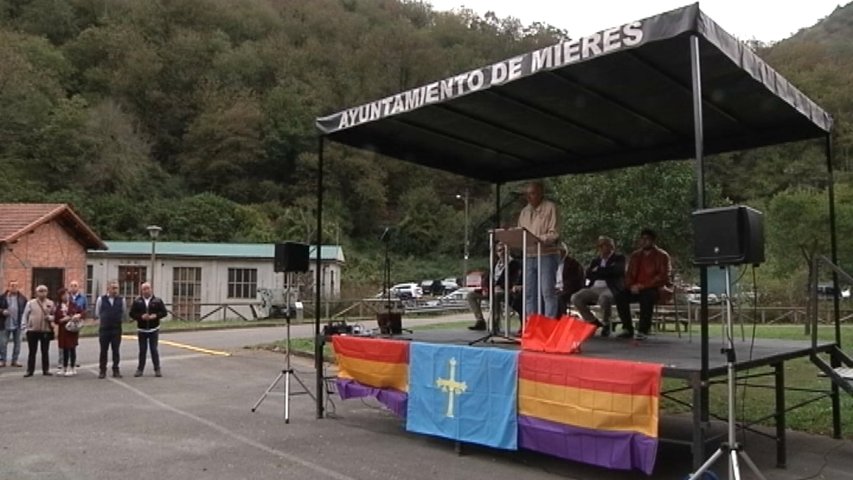 Homenaje en Turón a las víctimas del franquismo y reivindicación de la ley de Memoria