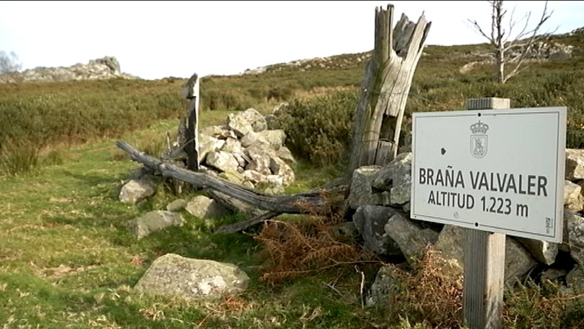  El Pozo de las Mujeres Muertas, punto de inicio de la ruta a la braña de Valvaler