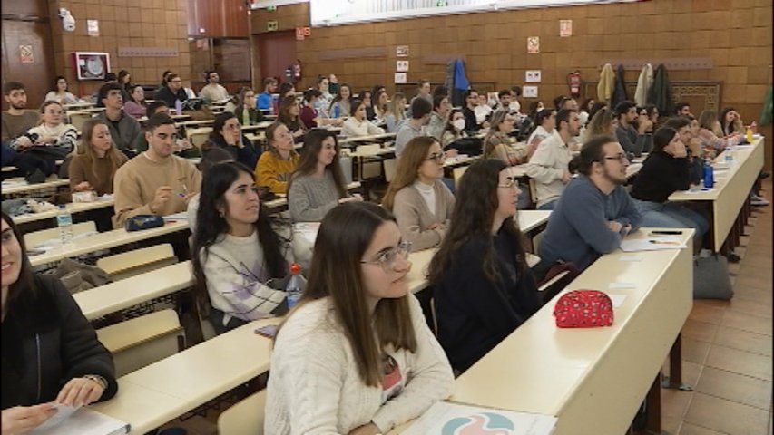 Cerca de mil sanitarios de toda España se examinan el sábado del MIR en Oviedo
