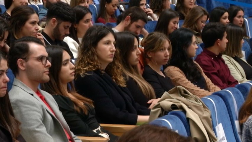 En espera de ser contratados tras la formación como residentes en los centros de salud