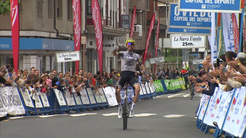 Howson, líder de la 65 Vuelta a Asturias tras ganar la primera etapa