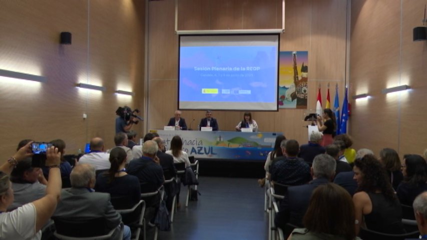Candás acoge la sesión plenaria de la Red Española de Grupos de Pesca