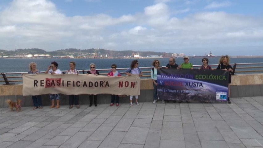 Concentración contra la regasificadora en Gijón