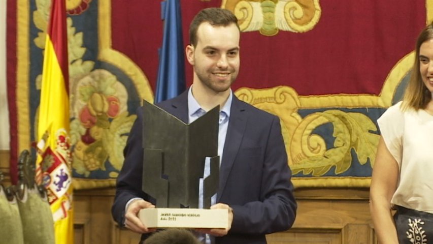 El estudiante Javier Gancedo Verdejo recibe el Premio Impacto Positivo de la Universidad 